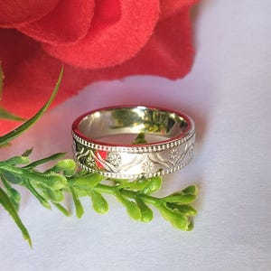 Graverat sterlingsilverband, texturerat silvervigselring, vardagssmycken, present till henne