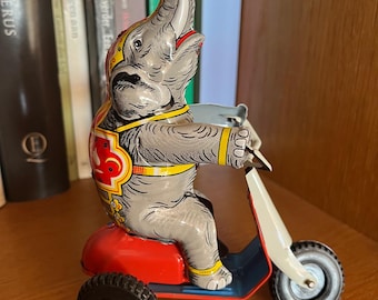 Elefante giocattolo vintage in latta su triciclo – Technofix TPS, a carica manuale, Germania Ovest (anni '60)