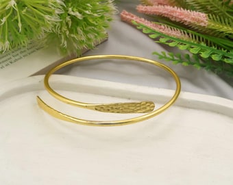 Pulseira dourada martelada, joia martelada, pulseira simples ajustável, presente boho exclusivo