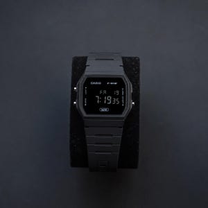 Minimalistisk svart – modifierad klocka baserad på Casio F-91WB helsvart digitalklocka elegant vardags-anpassad Casio Mod F91