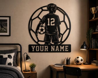SVG personalizado de jugador de fútbol | Arte mural de fútbol con nombre personalizado | Decoración para la habitación de fútbol de los niños | Letrero de fútbol cortado con láser