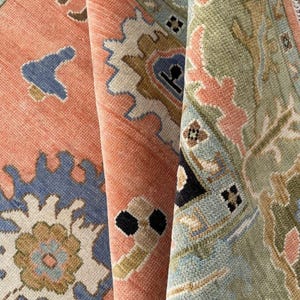 Handknuten ullmatta korallorange bas med flerfärgat tribal blommigt Oushak-mönster handgjord orientalisk matta för vardagsrum/sovrum