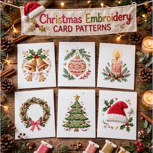 Può includere: Un set di sei biglietti d'auguri bianchi con disegni natalizi ricamati tra cui campane dorate, un ornamento decorato, una candela accesa, una ghirlanda con fiocco rosa, un albero decorato e un cappello di Babbo Natale, con la scritta Christmas Embroidery CARD PATTERNS.