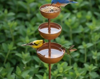 Mangeoire de bain pour oiseaux en métal rustique, piquet de jardin à 3 niveaux fait main 68 cm, bol d'eau pour oiseaux et pollinisateurs en métal rouillé, décoration extérieure, jardin zen