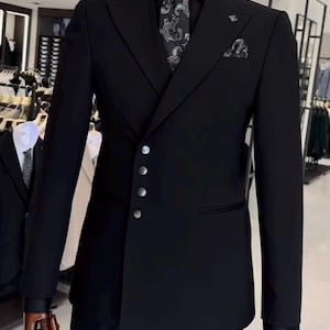 Classic  3-Piece Suit – Sophisticated Men’s Wedding & Business Attire