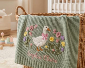 Personalisierte gestickte Gans Blumenbabydecke - Enten-Wildblumen-Strickwurf, Neugeborenendecke, Kinderzimmer-Andenken, Neugeborenengeschenk für Baby