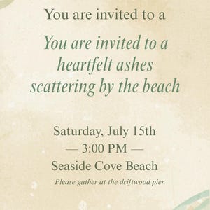 Könnte beinhalten: Einladungskarte mit Aquarelldesign. Der Text lautet: "Sie sind zu einer herzlichen Ascheverstreuung am Strand eingeladen" am Samstag, den 15. Juli um 15:00 Uhr am Seaside Cove Beach. Bitte treffen Sie sich am Treibholzpier.