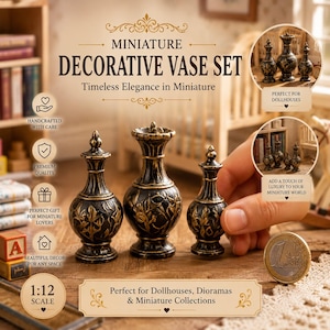 Könnte beinhalten: Ein Set aus Miniatur-Dekovasen in Schwarz und Gold. Das Bild zeigt drei Vasen mit detaillierten floralen Mustern. Der Text auf dem Bild lautet "Miniature Decorative Vase Set" und "Perfect for Dollhouses, Dioramas & Miniature Collections."