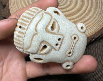 2,64" zabytkowy chiński wisiorek-amulet z jadeitu, ręcznie rzeźbiony, rzadki, z maską na twarz