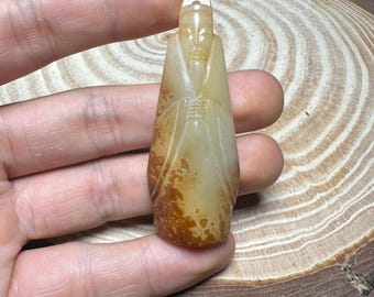 2,37" chińskiej kultury Hongshan stary jadeitowy ręcznie rzeźbiony wisiorek-amulet z postacią człowieka