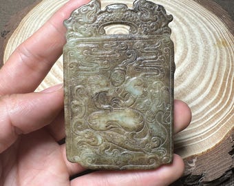 3,15" Stary chiński jadeit, dwustronny rzeźbiony wisiorek z amuletem w kształcie smoka i bestii