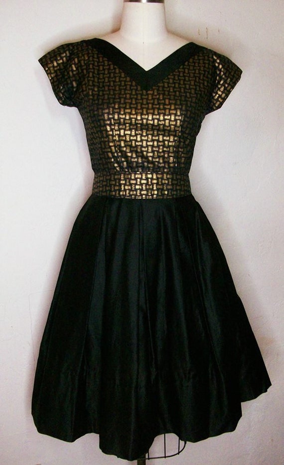 Late 1940s Early 50s Top, Skirt, and Matching Belt