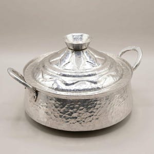 gehämmerter Kupfertopf mit Zinn ausgekleidet, Griffe und Deckel, handgefertigtes tunesisches Kochgeschirr