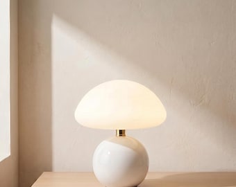 Lámpara de mesita de noche White Halo – Luz ambiental LED USB para escritorio minimalista y decoración contemporánea
