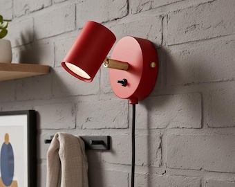 Aplique de pared ajustable en color verde salvia con detalles en latón: lámpara de lectura moderna y contemporánea para mesita de noche, aplique de pared minimalista con enchufe o cableado.