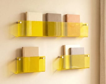 Revistero Bauhaus de acrílico amarillo, estante flotante para libros.