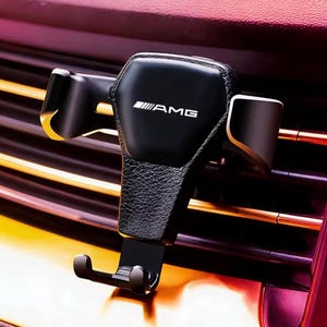 Soporte para teléfono de coche con gravedad y logotipo AMG (Clase A, B, C, E)