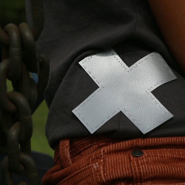 Knee patch - cross