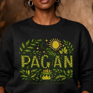 Può includere: Set di tre tazze in ceramica con finitura opaca e macchiettata. Le tazze sono nei toni del crema, grigio chiaro e grigio scuro. Ogni tazza ha un design semplice e minimalista, perfetto per caffè o tè.