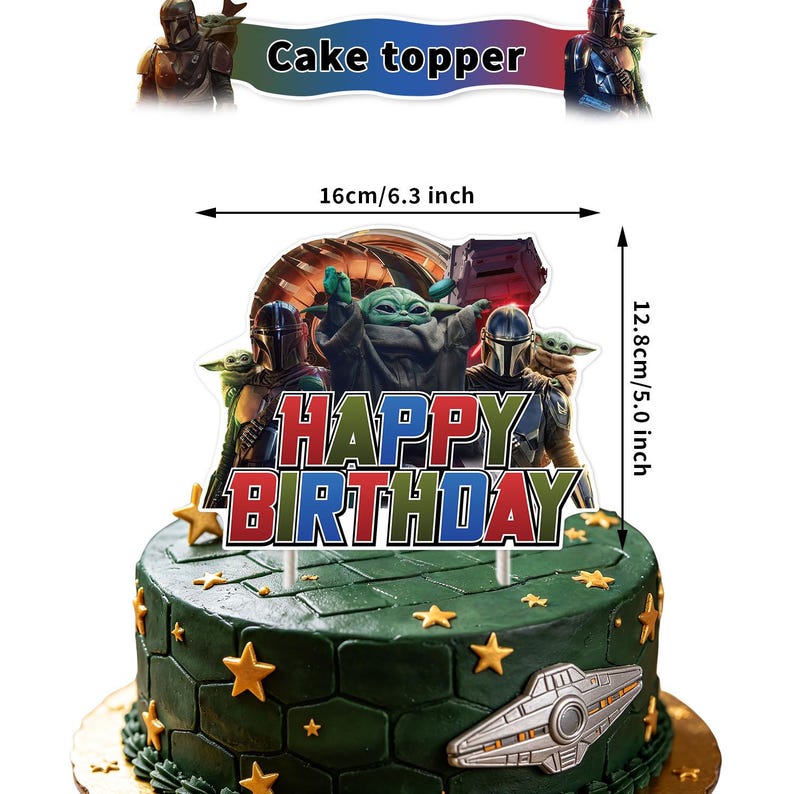 K&ouml;nnte beinhalten: Ein Tortenaufsatz mit dem Text "Cake topper" oben. Der Tortenaufsatz ist 16 cm breit und 12,8 cm hoch. Der Tortenaufsatz hat die Worte "HAPPY BIRTHDAY" in Rot und Blau. Der Tortenaufsatz hat Bilder von Charakteren aus einem beliebten Science-Fiction-Franchise.