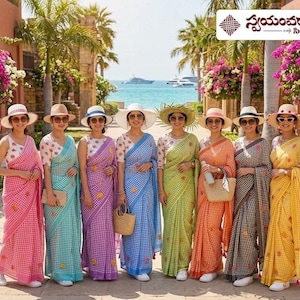 Può includere: Un gruppo di donne che indossano sari colorati con motivi a quadretti e ricami floreali, abbinati a cappelli e occhiali da sole. I sari sono nei toni del rosa, turchese, viola, blu, verde, arancione, nero e giallo. Lo sfondo presenta palme, fiori e il mare.