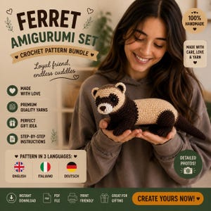 Può includere: Un amigurumi di furetto all'uncinetto, tenuto da una persona, è il punto focale di questa immagine. Il furetto è marrone e beige, con un design all'uncinetto dettagliato. Il testo sull'immagine recita "Ferret Amigurumi Set" e "Crochet Pattern Bundle".
