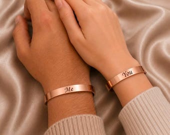 Braccialetti in rame personalizzati per coppie / Braccialetti rigidi coordinati con incisione / Braccialetti personalizzati con nome e data / Regalo di anniversario per lui e per lei