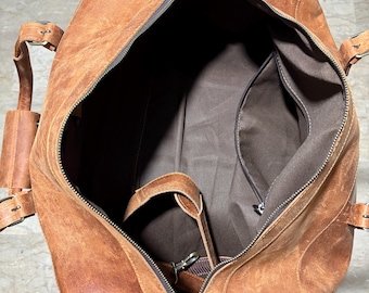 Gepersonaliseerde weekendtas van generfd leer, retro reisduffel, verstelbare riem