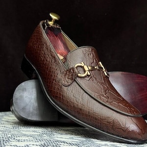 Mocassins homme en cuir de vachette texturé python marron, faits main | Mocassins à enfiler cousus Goodyear