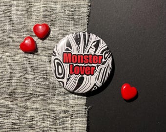 Insignia con temática de Monster Lover TSHD