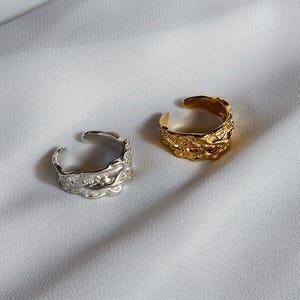 Anillo llamativo de plata de ley, chapado en oro, fundición a la cera perdida, joyería artesanal escultórica.