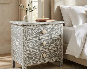 Comodino con intarsi in osso grigio / Comodino floreale a 3 cassetti / Mobiletto artigianale