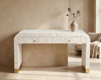 Handgemaakt bureau met inlegwerk van been – moderne schrijftafel met messing accenten, 2 lades