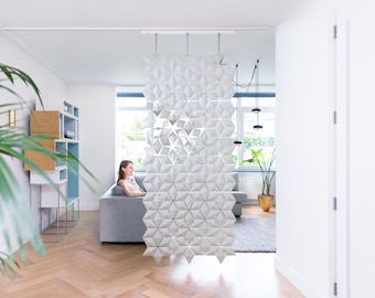 Separador de ambientes deslizante flexible – Facet 102 × 226 cm en gris perla