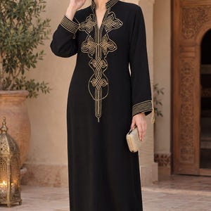 Caftán marroquí negro hecho a mano, vestido caftán de terciopelo bordado en oro, lujoso vestido largo marroquí, elegante vestido tradicional del Magreb.