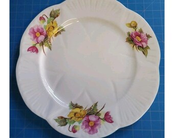 Shelly Fine Bone China in decoratieve plaat met Bogavia-patroon