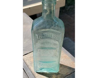 Antigua botella de medicina HOODS SARSAPARILLA de 9 pulgadas, Lowell, Massachusetts.