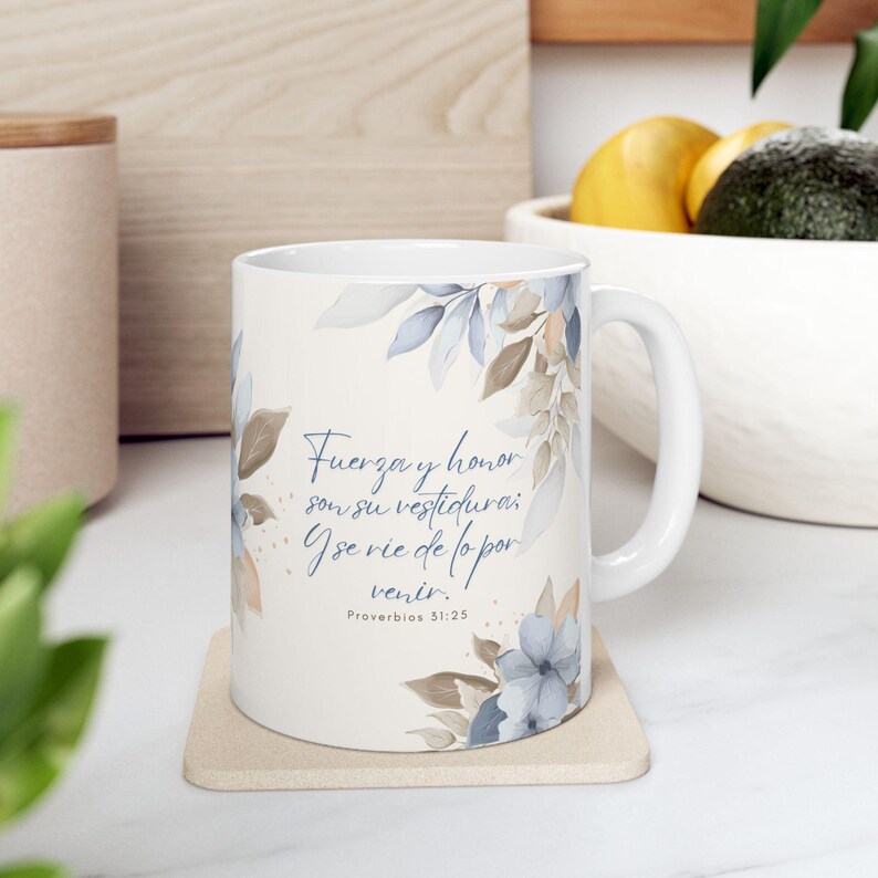 Taza Cristiana personalizada con versículo bíblico, Proverbios 31:25, Taza con nombre, Taza Bíblica 11oz 15oz, Regalo Cristiano para Mujer image 4