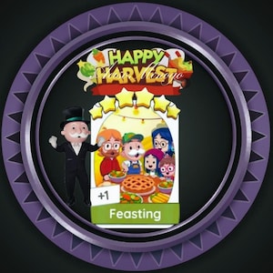 Könnte beinhalten: Ein kreisförmiger violetter Rahmen umgibt eine digitale Spielkarte mit dem Titel Happy Harvest Feasting. Die Karte zeigt fünf gelbe Sterne, ein Monopoly-Maskottchen im schwarzen Anzug und eine Illustration von fünf Charakteren an einem Tisch mit Kuchen.
