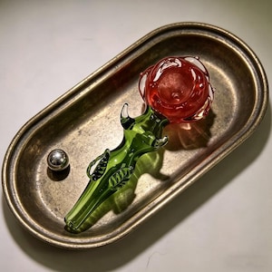 Artisan Glass Rose Pipe - Red Flower & Green Stem One-Piece Design - Elegant Botanical Hand Pipe