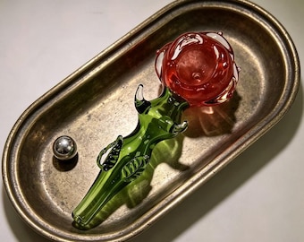 Handgefertigte Rosenpfeife aus Glas – Rote Blüte & grüner Stiel, einteiliges Design – Elegante botanische Handpfeife