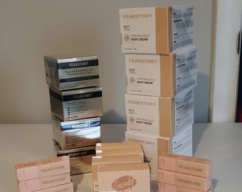 Lote mixto de YEARSTORY: corrector en barra, crema corporal, crema facial y brillo labial de tamaño normal.