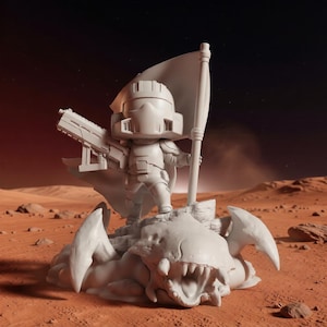 Könnte beinhalten: Eine weiße Figur eines Weltraum soldaten, der eine Flagge und eine große Waffe hält und auf dem Kopf eines Wesens steht. Der Hintergrund zeigt eine rote Planetenoberfläche und einen Sternenhimmel.