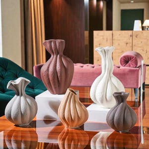 Elegante keramische vazen voor op tafel, bloemstukken en interieurornamenten