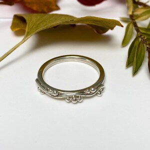 Solid gold or silver nature ring, wavy vine wedding band image 6