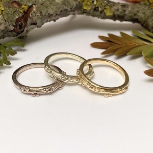 Solid gold or silver nature ring, wavy vine wedding band image 4