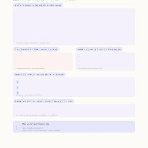 Può includere: Un pianificatore settimanale intitolato "Weekly Brain Dump" per donne con ADHD. Il pianificatore presenta sezioni per pensieri, attenzione e idee. Il design è viola chiaro e bianco, con testo come "Everything in my head right now."