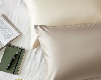 Federa in seta di gelso, 19 momme, morbida e lussuosa, ideale per il letto, per la cura di capelli e pelle, un regalo perfetto per dormire bene.