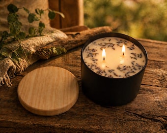 Vela de cera de soja vertida a mano, aromas nativos de Florida, en envase de metal.