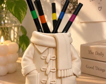 Portalápices con forma de abrigo acogedor, portalápices impreso en 3D, bonito organizador de escritorio, portalápices con forma de bufanda.